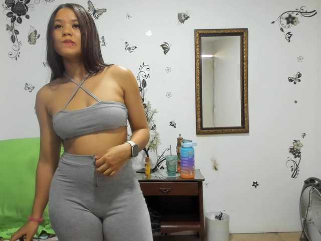 Live sex webcam photo for SmallDoll #276081136