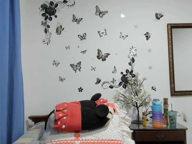 Live sex webcam photo for SmallDoll #276152632