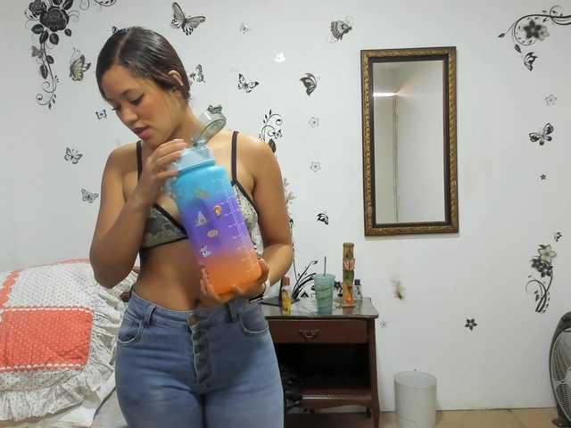 Live sex webcam photo for SmallDoll #276369839