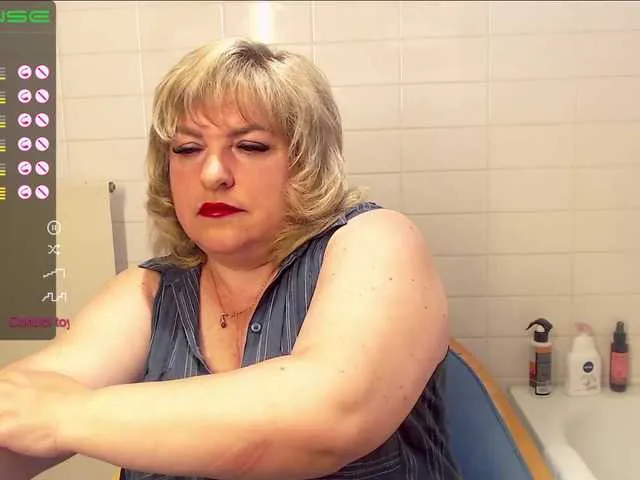 Live sex webcam photo for SmileOfAngel #274310936