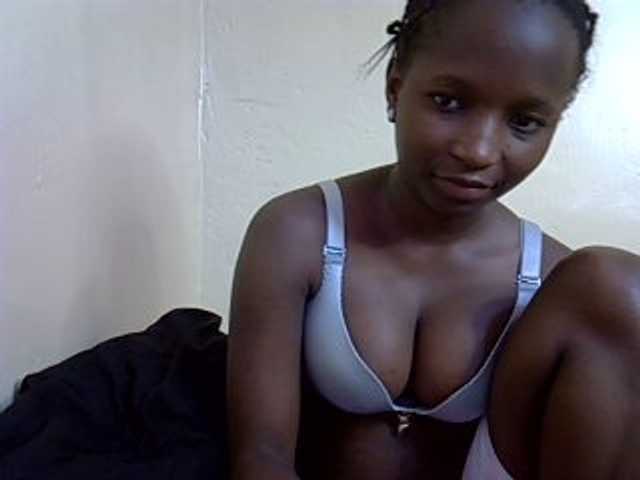 Live sex webcam photo for Smiley-petite #277357298