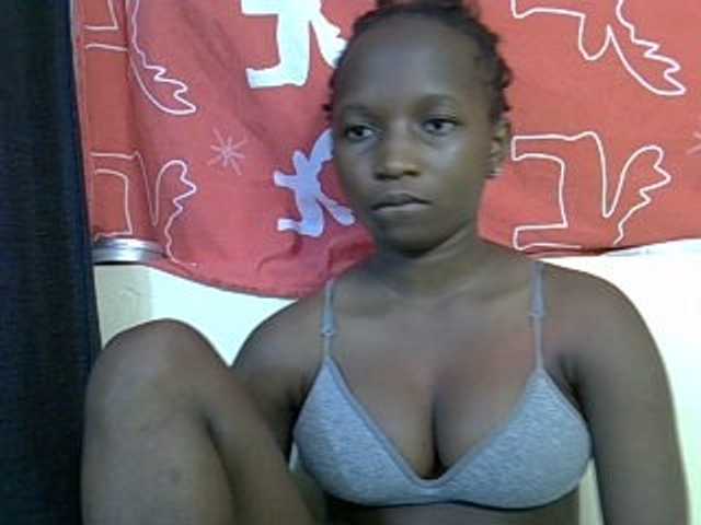 Live sex webcam photo for Smiley-petite #277381882