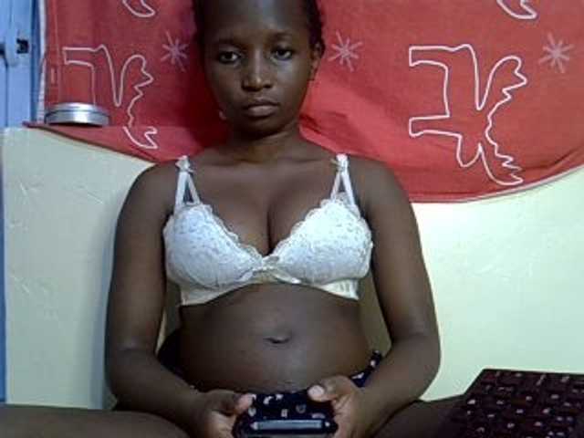 Live sex webcam photo for Smiley-petite #277401405