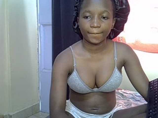 Live sex webcam photo for Smiley-petite #277426856