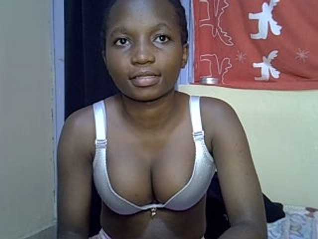 Live sex webcam photo for Smiley-petite #277443489