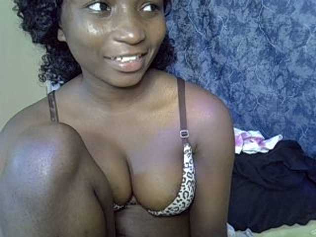 Live sex webcam photo for Smiley-petite #277537060