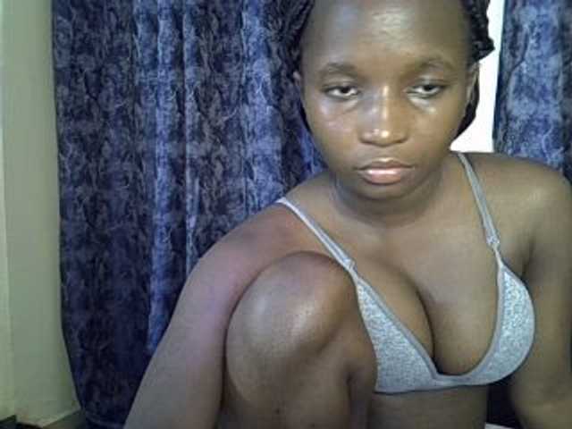 Live sex webcam photo for Smiley-petite #277583434