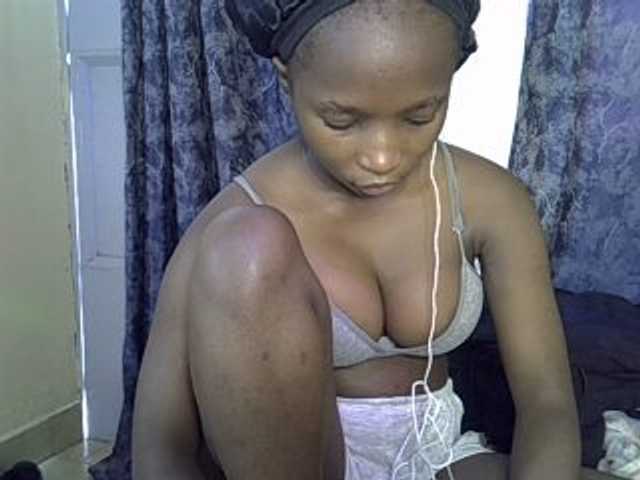 Live sex webcam photo for Smiley-petite #277586744