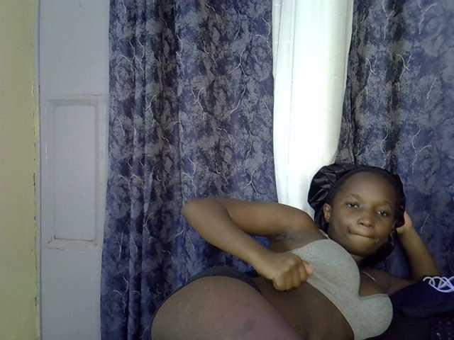 Live sex webcam photo for Smiley-petite #277589420