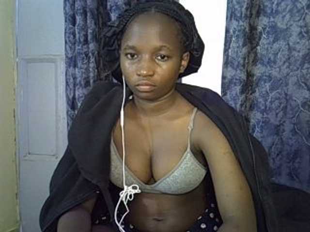 Live sex webcam photo for Smiley-petite #277593338