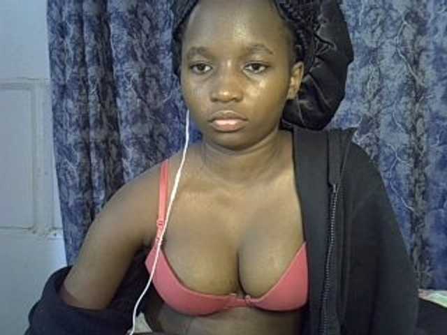 Live sex webcam photo for Smiley-petite #277624476