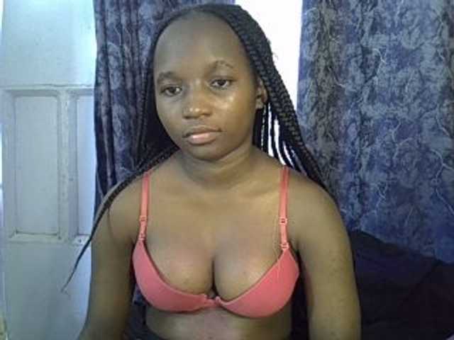 Live sex webcam photo for Smiley-petite #277625890