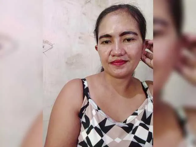 Live sex webcam photo for Smiling24 #278260903