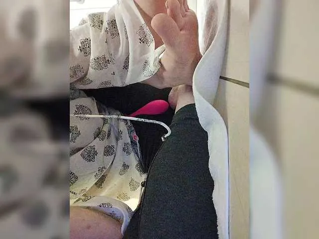 Live sex webcam photo for SmokeShow686 #290799372