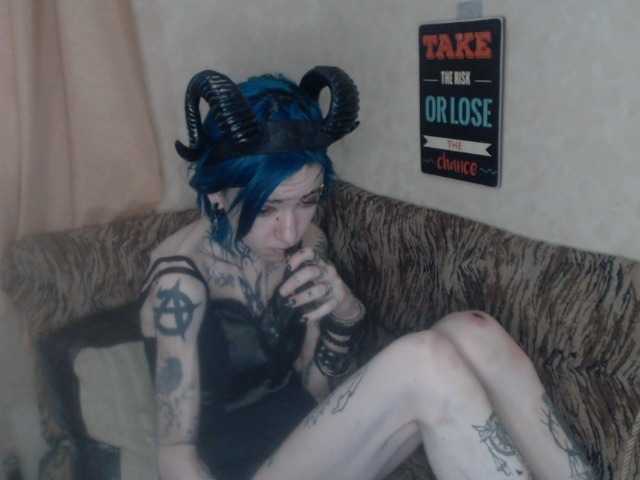 Live sex webcam photo for SmokingRaven #277282983