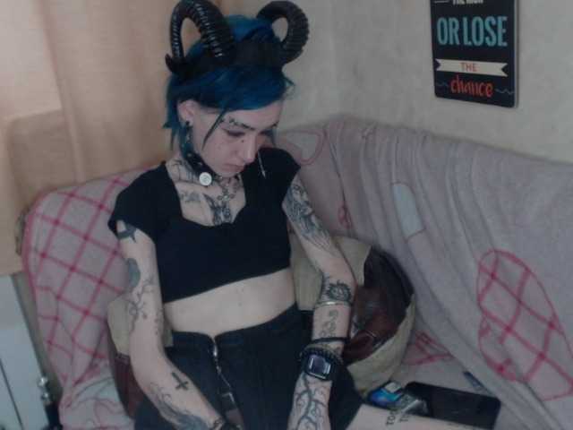 Live sex webcam photo for SmokingRaven #277441484