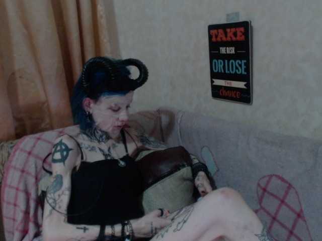 Live sex webcam photo for SmokingRaven #277505656