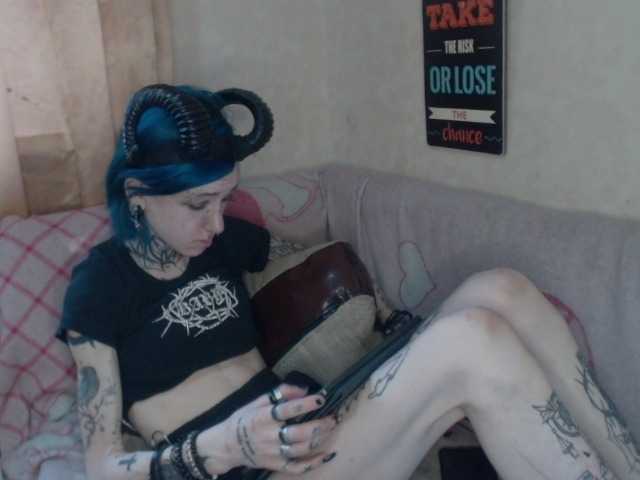 Live sex webcam photo for SmokingRaven #277514419