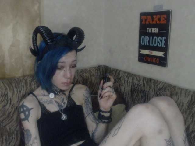 Live sex webcam photo for SmokingRaven #277533167