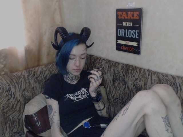 Live sex webcam photo for SmokingRaven #277593658