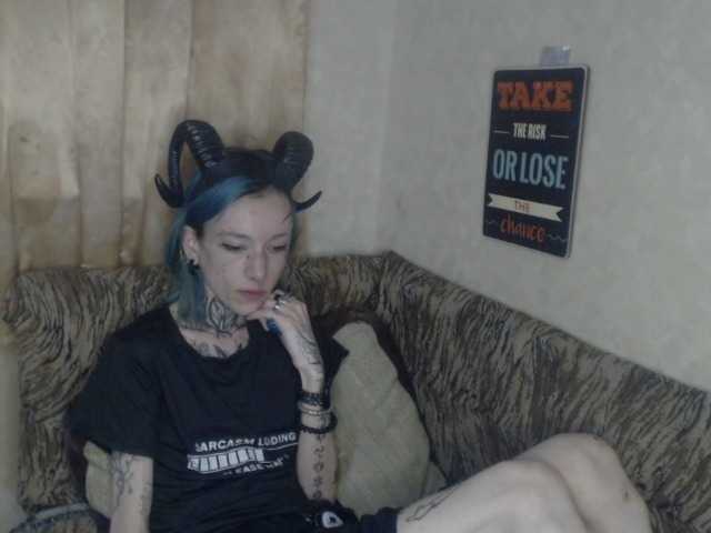 Live sex webcam photo for SmokingRaven #277814923