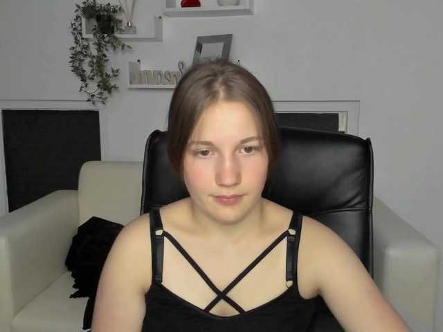 Live sex webcam photo for SnowqueenMeg #274636219