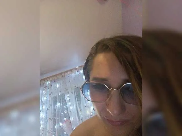 Live sex webcam photo for Sofa999 #278124330