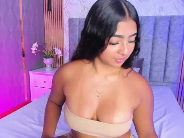 Live sex webcam photo for SofiCruz #294286736