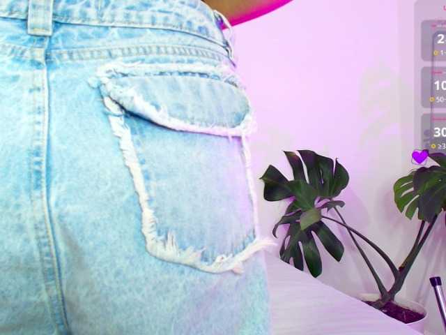 Live sex webcam photo for SofiGuzman #291656837