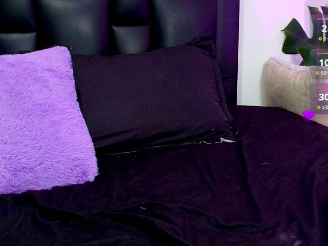 Live sex webcam photo for SofiGuzman #291683624