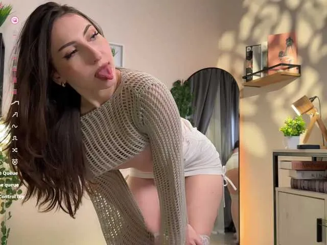 Live sex webcam photo for SofiLynn #290357973