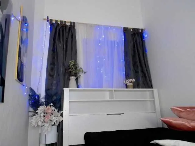 Live sex webcam photo for SofiPerez #275924680