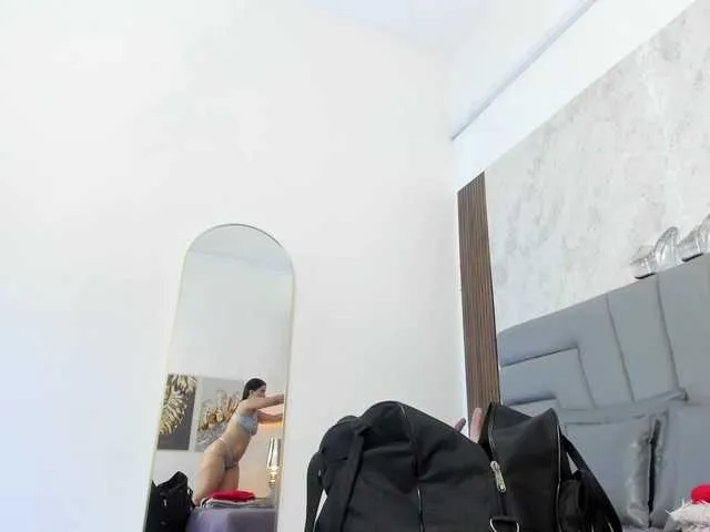 Live sex webcam photo for SofiPerez #294070378