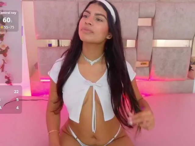 Live sex webcam photo for Sofia-Love7 #292557643