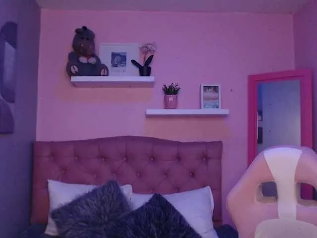 Live sex webcam photo for Sofia-cole07 #276863572