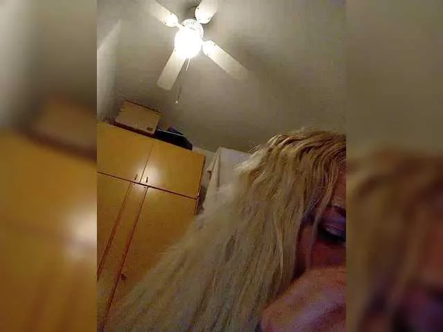 Live sex webcam photo for Sofia1818 #291139473