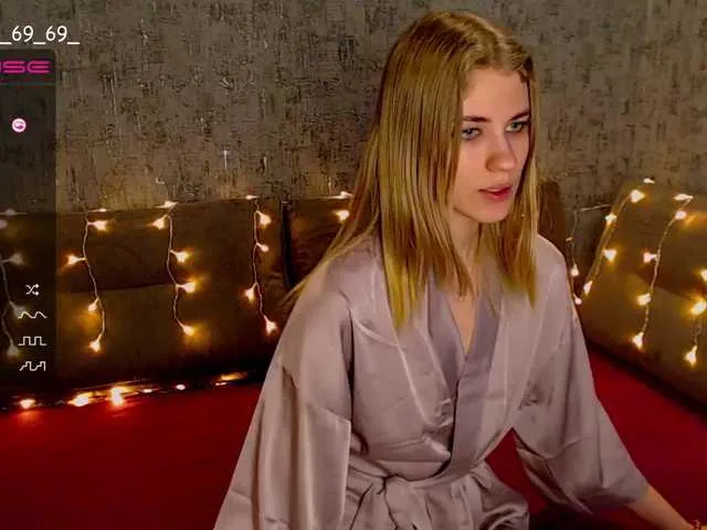 Live sex webcam photo for Sofia6969 #272243027