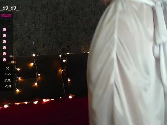 Live sex webcam photo for Sofia6969 #272255502