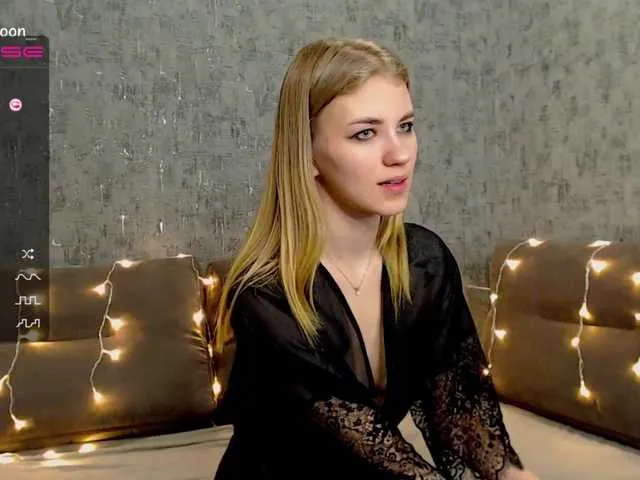 Live sex webcam photo for Sofia6969 #272308679