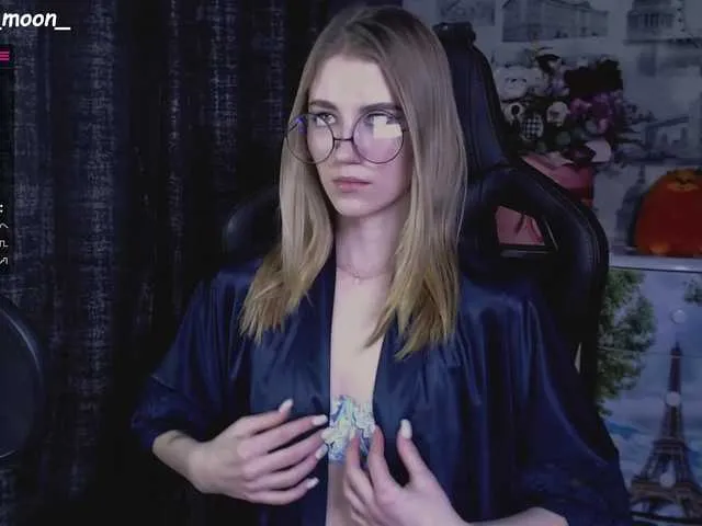 Live sex webcam photo for Sofia6969 #272456395