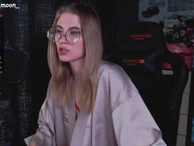 Live sex webcam photo for Sofia6969 #272466278