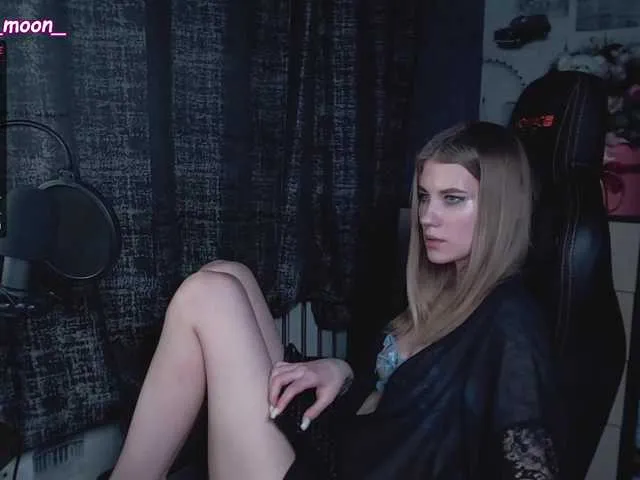 Live sex webcam photo for Sofia6969 #272479597