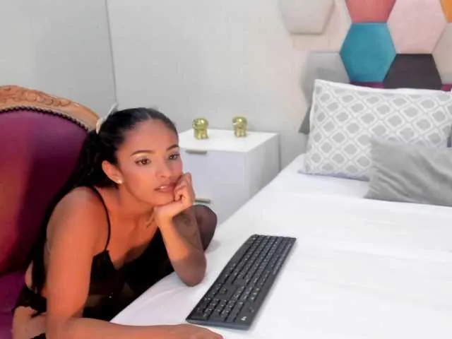 Live sex webcam photo for SofiaBrown #275700793