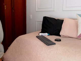 Live sex webcam photo for SofiaLorenz #215947831