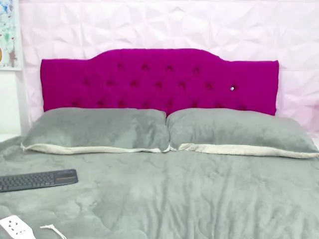 Live sex webcam photo for SofiaTayler #272301754