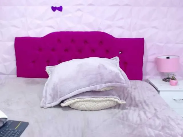 Live sex webcam photo for SofiaTayler #272985526