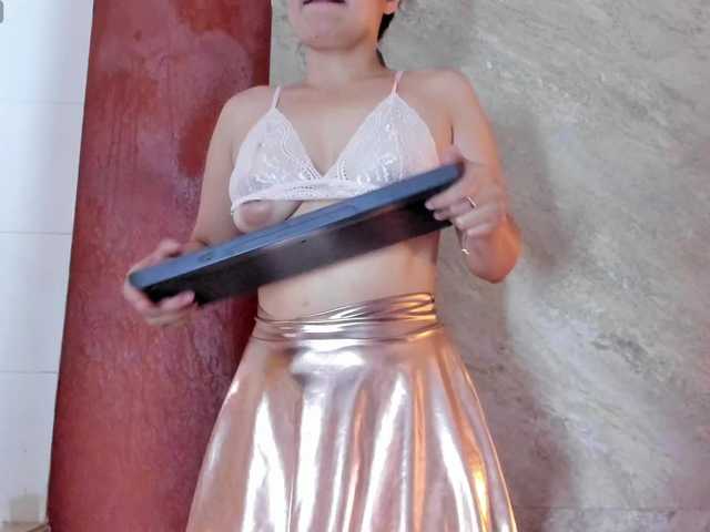 Live sex webcam photo for SofiaWalke #290336429