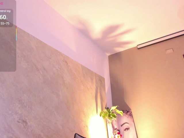 Live sex webcam photo for SofiaWalke #290982755