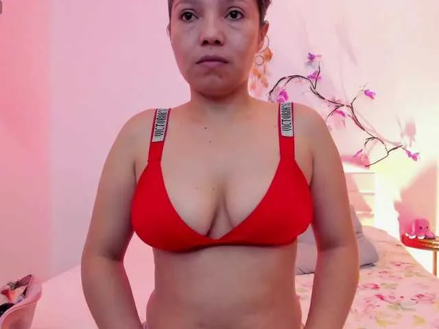 Live sex webcam photo for SofiaWalke #292337925