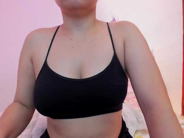 Live sex webcam photo for SofiaWalke #292344066